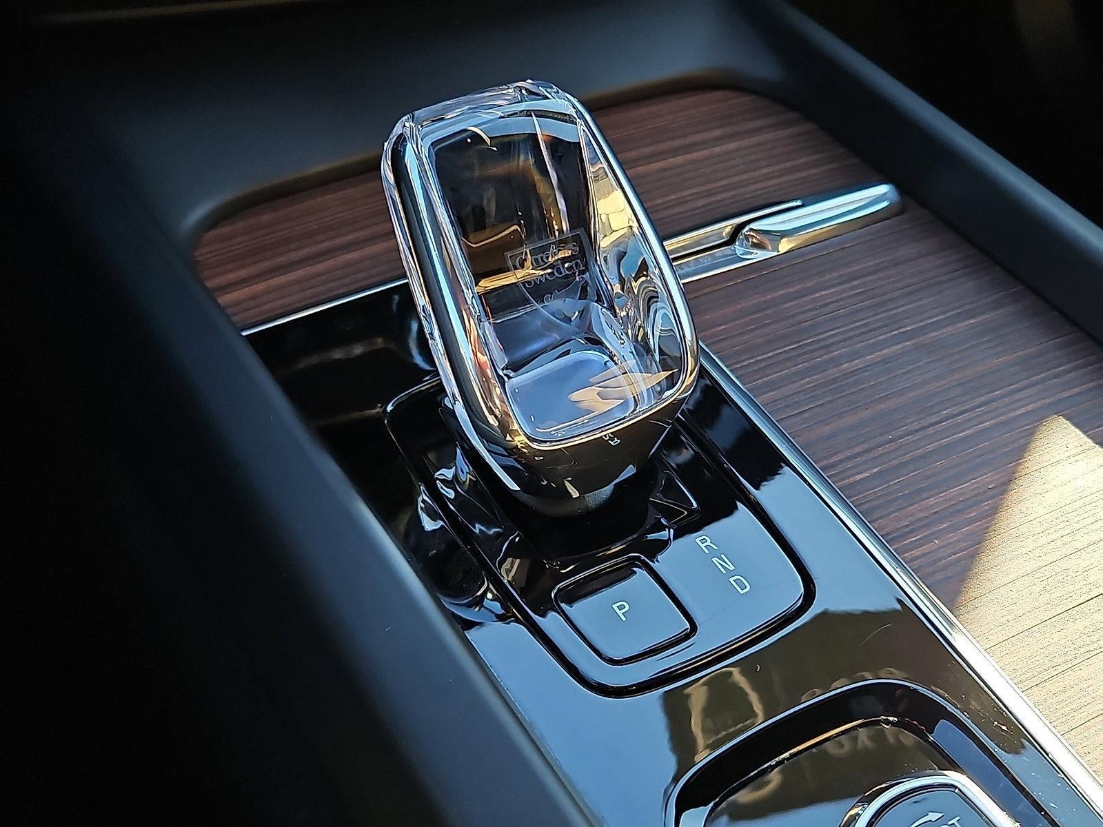 2024 Volvo XC60 B5 AWD Ultimate Dark Theme