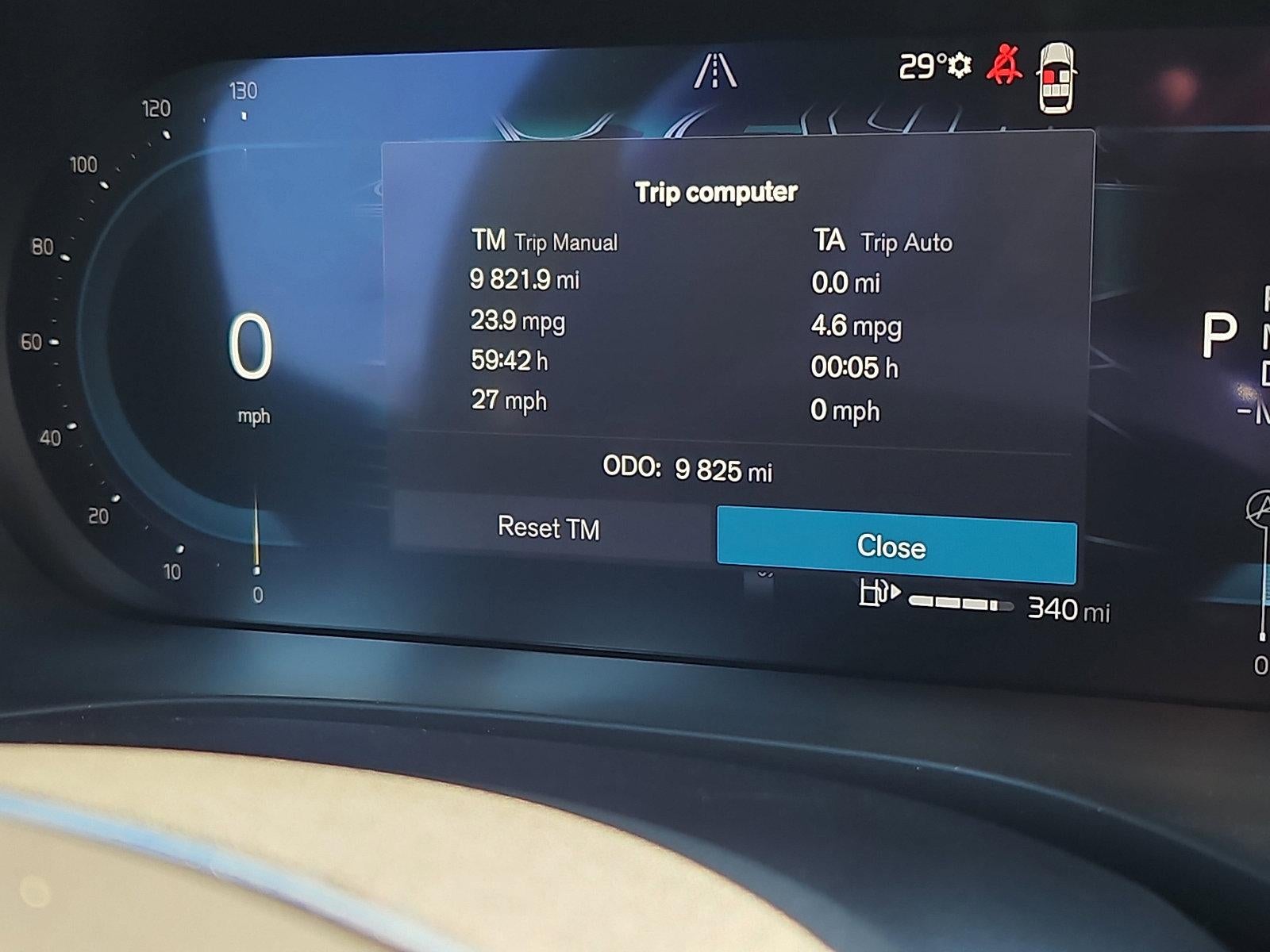 2024 Volvo XC60 B5 AWD Ultimate Dark Theme