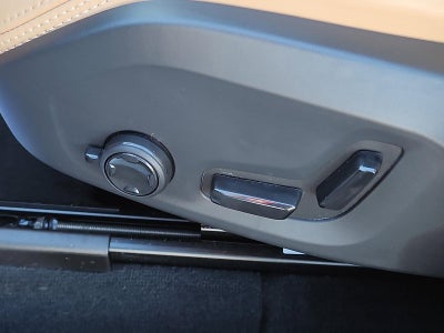 2024 Volvo XC60 B5 AWD Ultimate Dark Theme