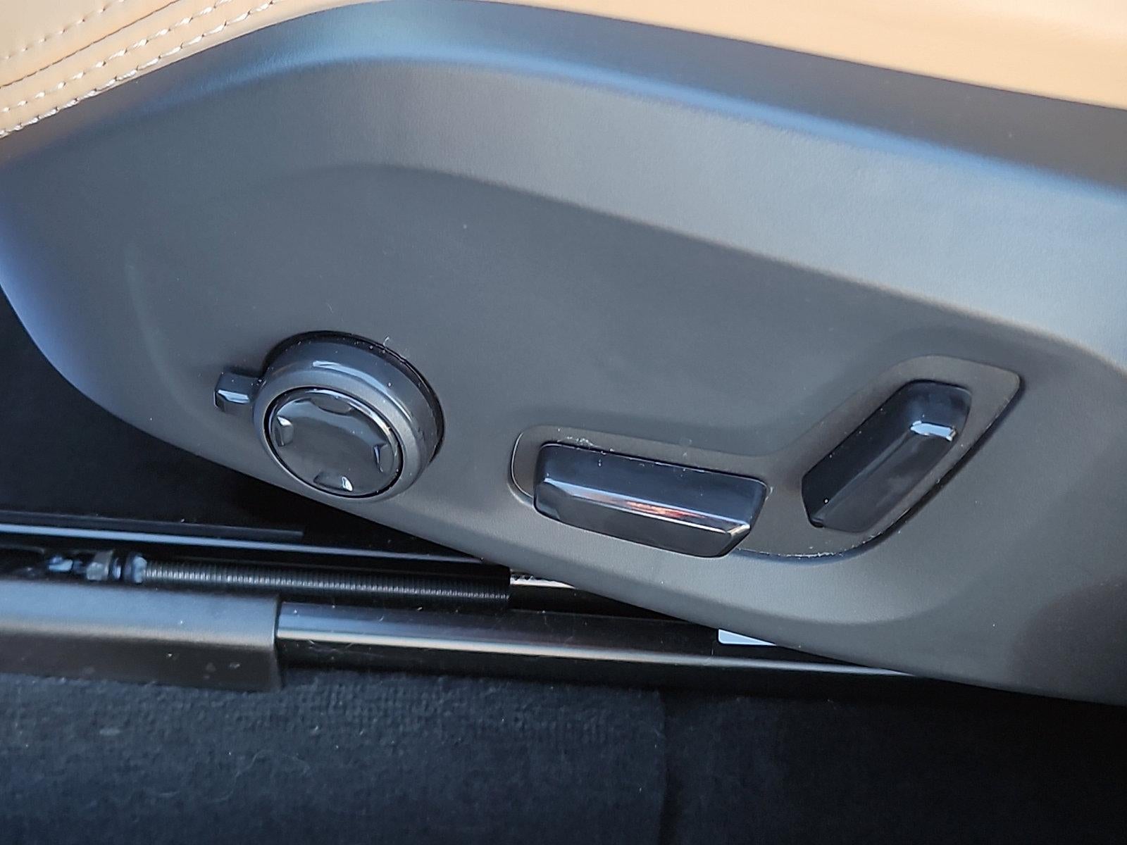 2024 Volvo XC60 B5 AWD Ultimate Dark Theme