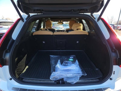 2024 Volvo XC60 B5 AWD Ultimate Dark Theme