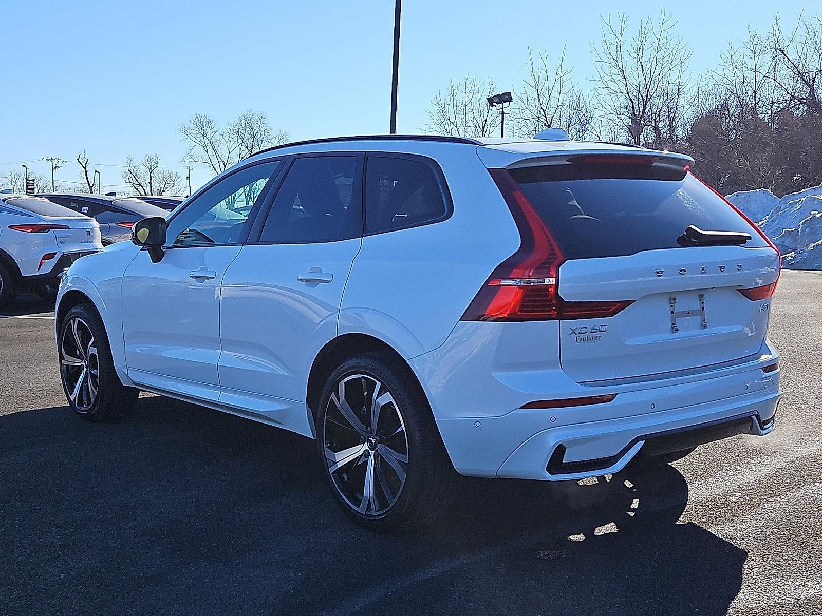 2024 Volvo XC60 B5 AWD Ultimate Dark Theme