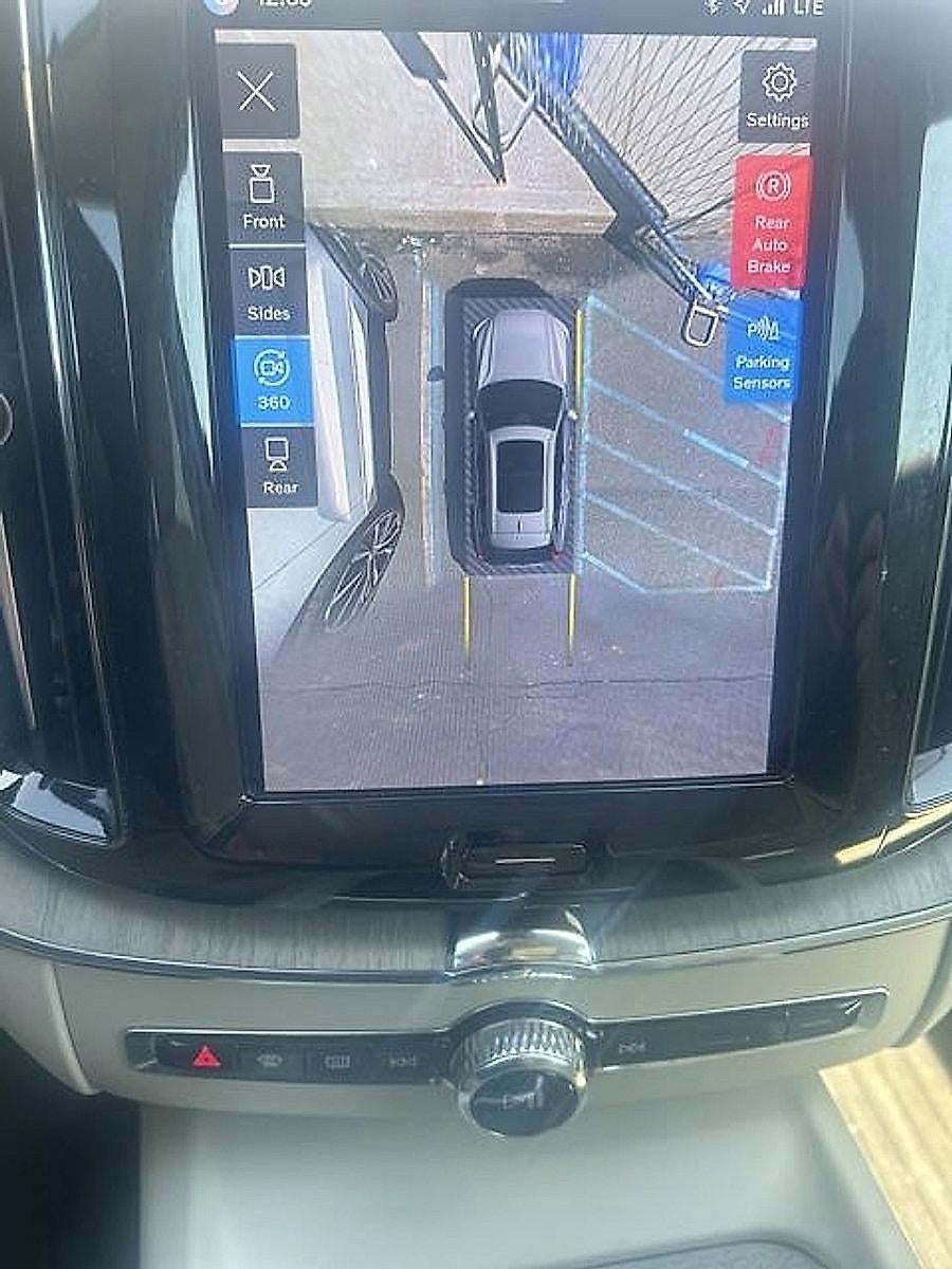 2023 Volvo XC60 B5 AWD Plus Bright Theme