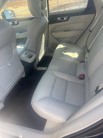 2023 Volvo XC60 B5 AWD Plus Bright Theme