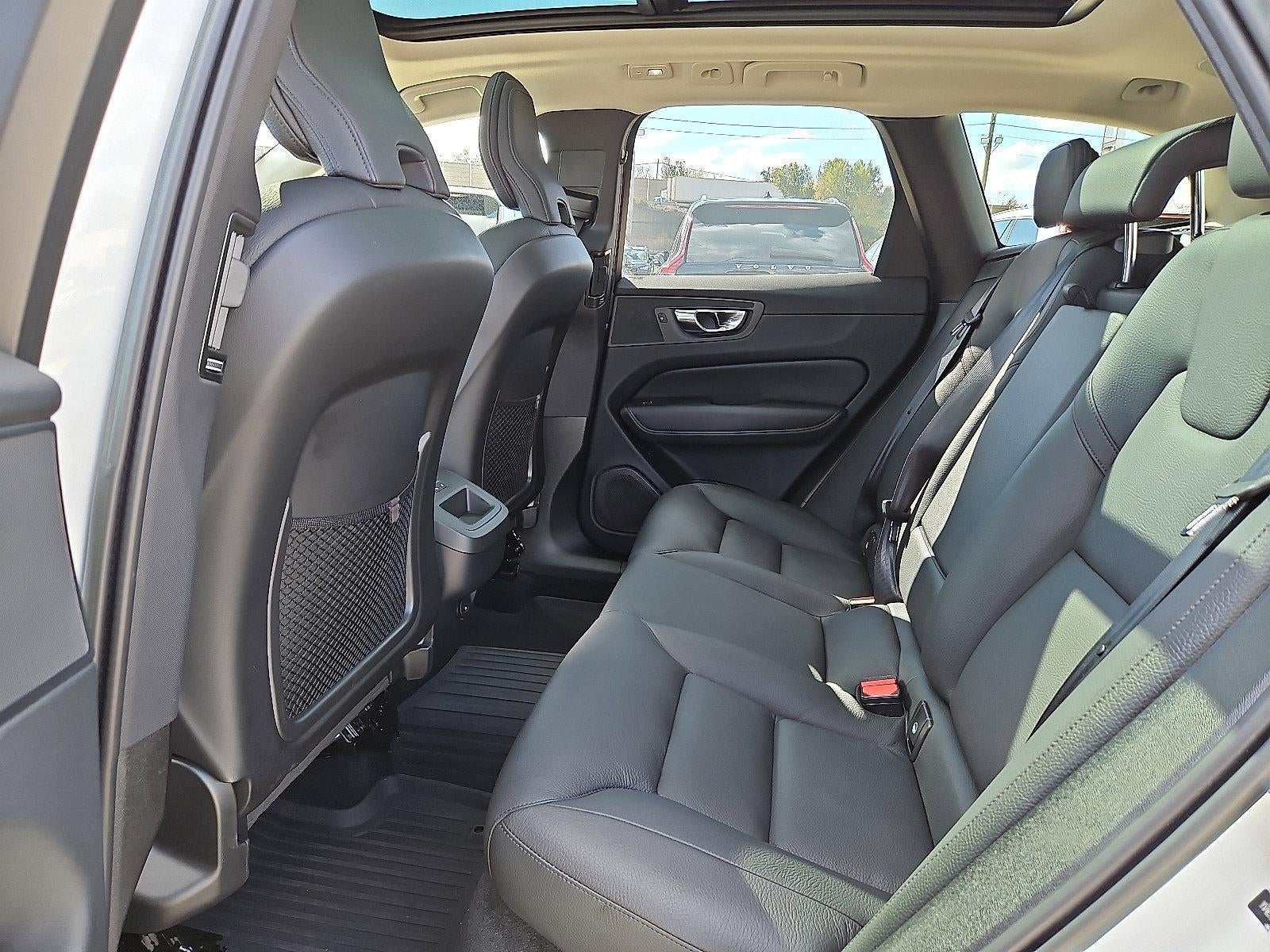 2023 Volvo XC60 B5 AWD Plus Dark Theme