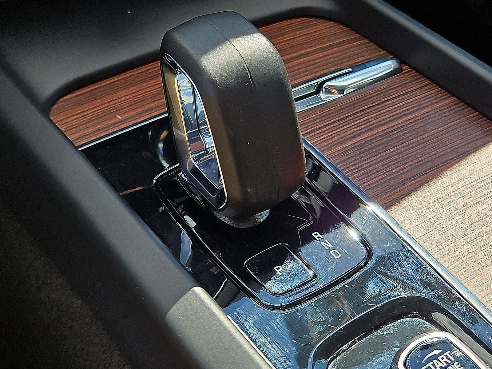 2023 Volvo XC60 B5 AWD Plus Dark Theme