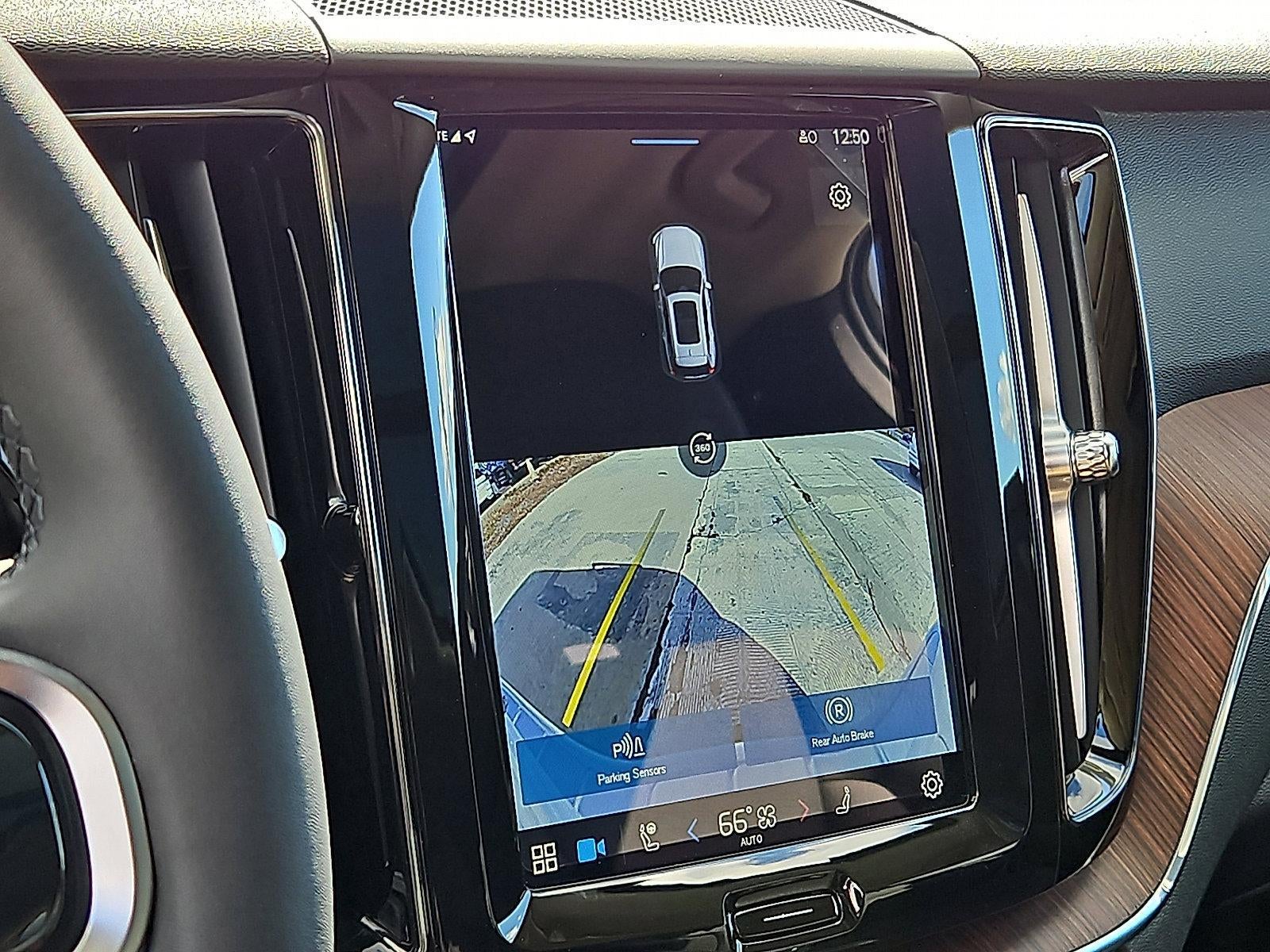 2023 Volvo XC60 B5 AWD Plus Dark Theme