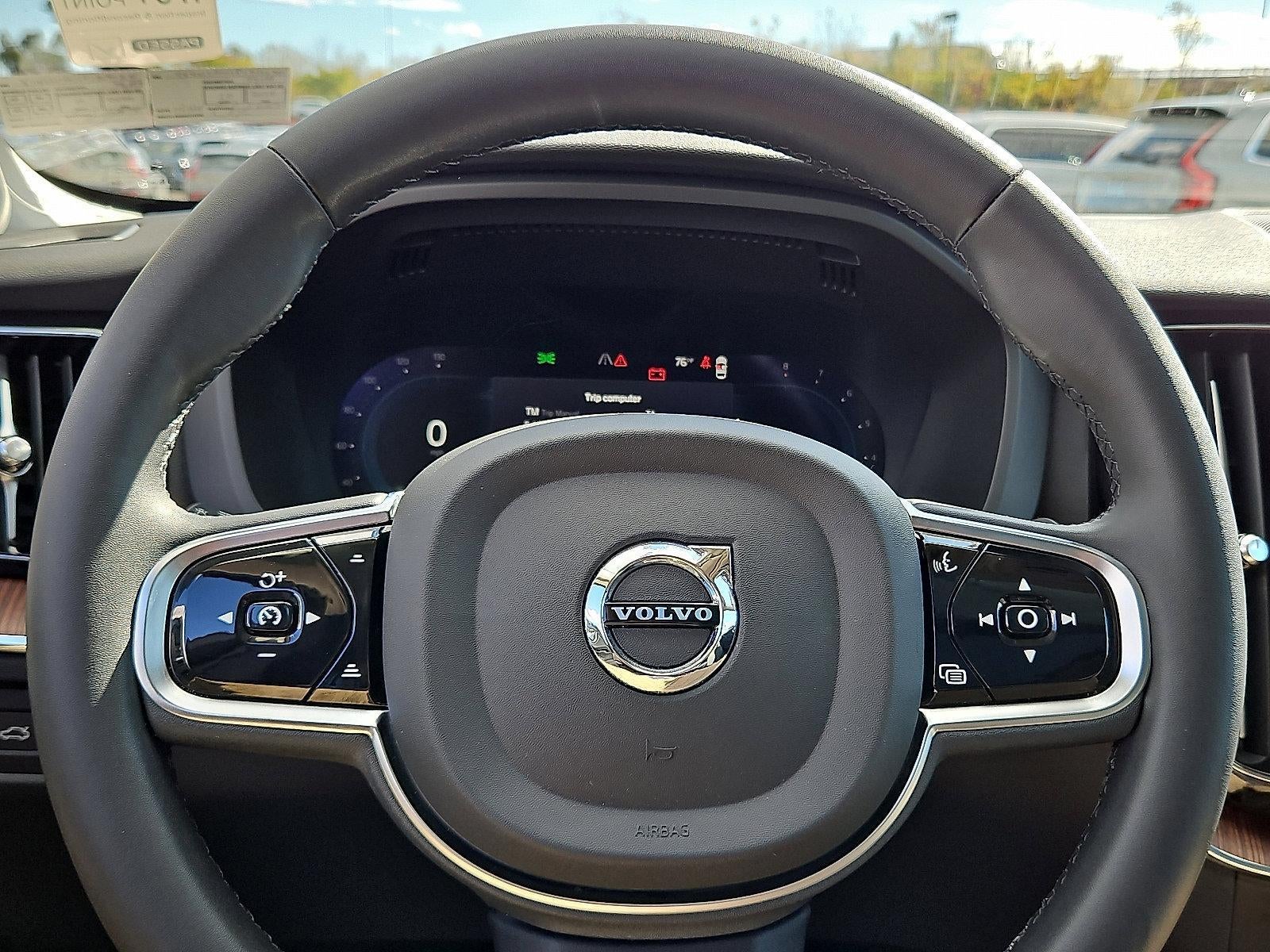 2023 Volvo XC60 B5 AWD Plus Dark Theme