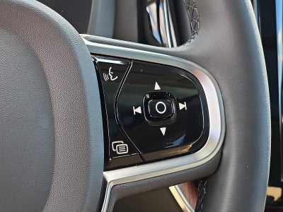 2023 Volvo XC60 B5 AWD Plus Dark Theme