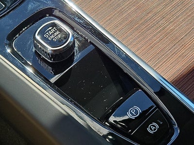 2023 Volvo XC60 B5 AWD Plus Dark Theme