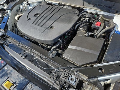 2023 Volvo XC60 B5 AWD Plus Dark Theme