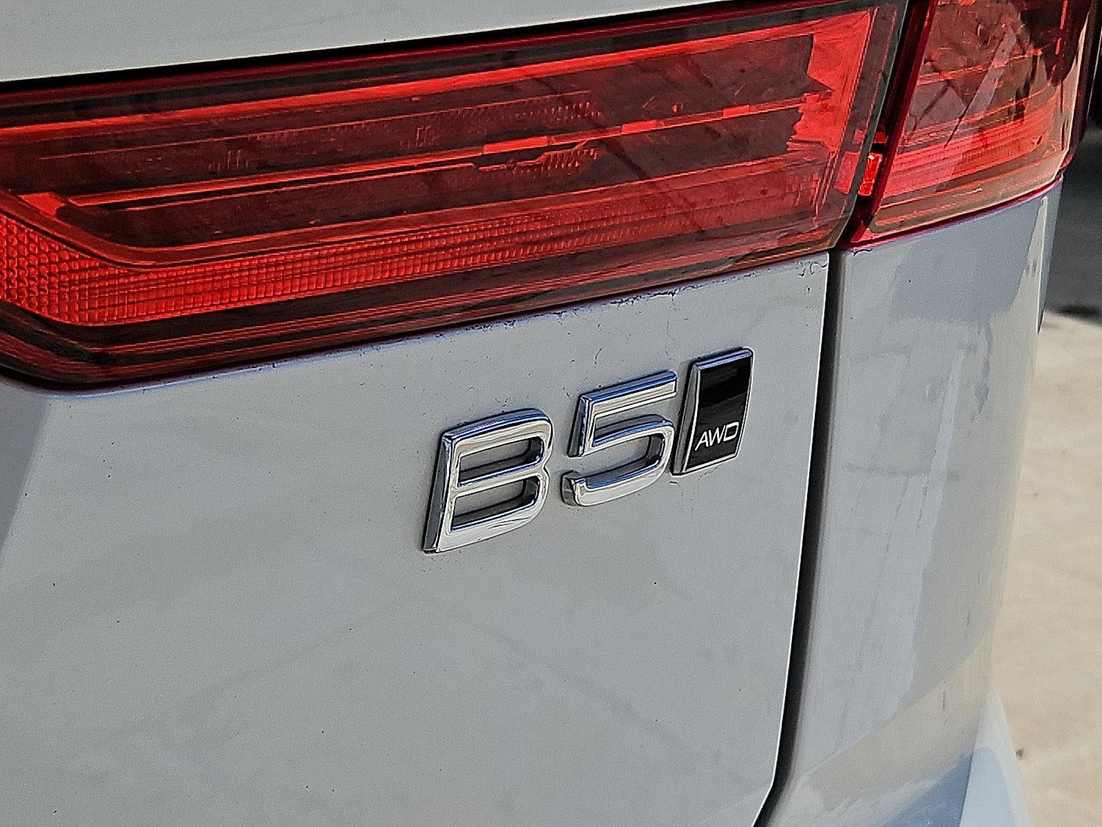 2023 Volvo XC60 B5 AWD Plus Dark Theme