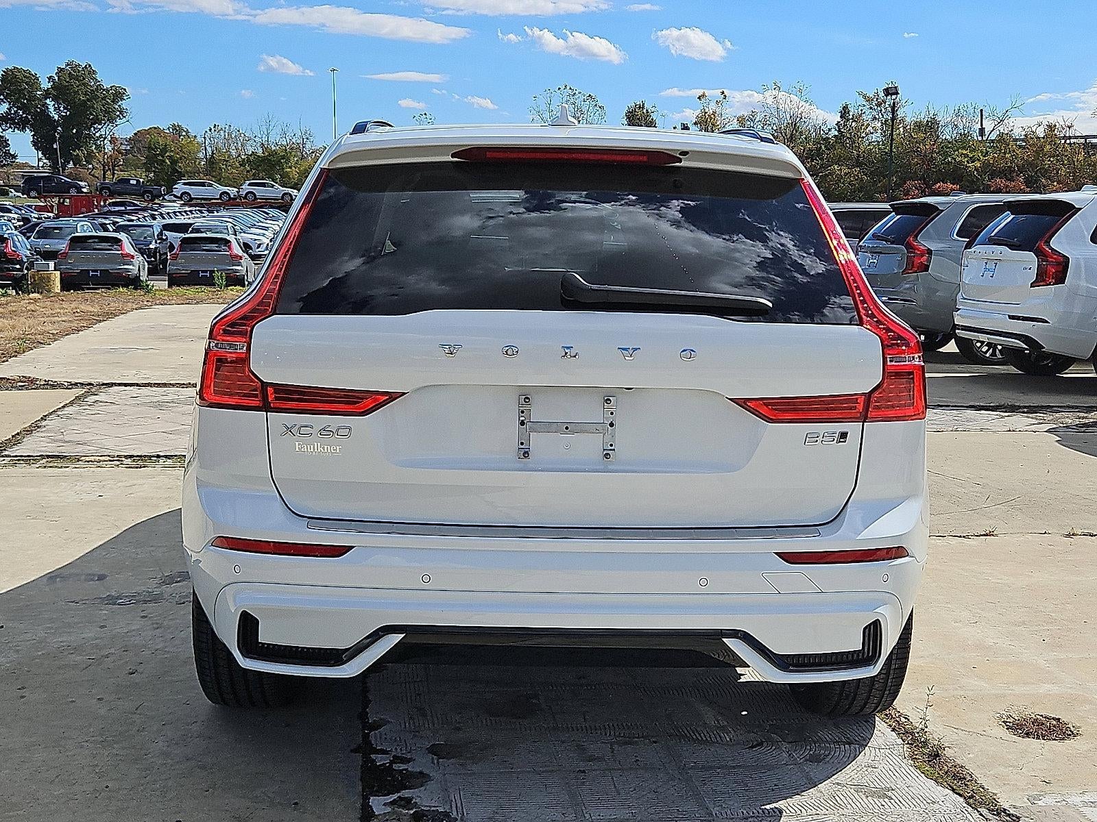 2023 Volvo XC60 B5 AWD Plus Dark Theme