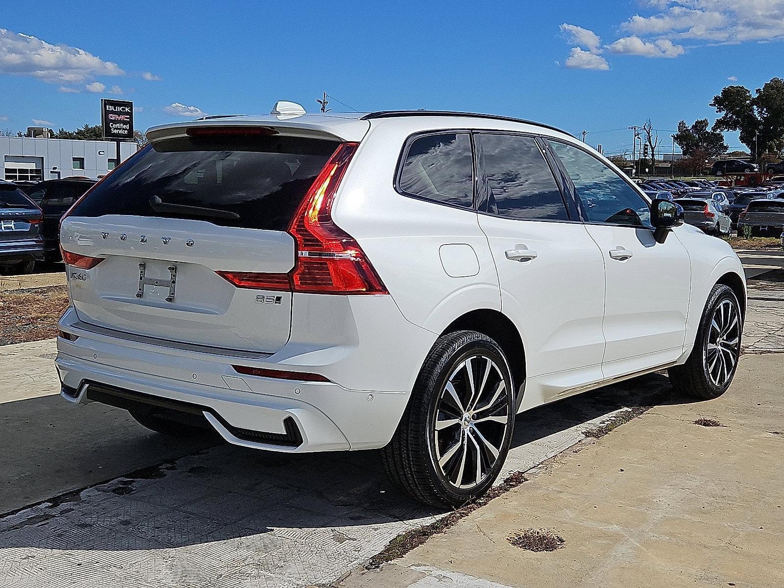 2023 Volvo XC60 B5 AWD Plus Dark Theme