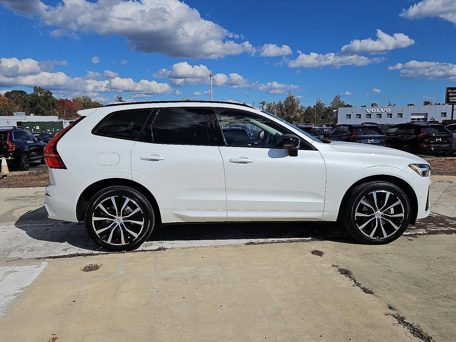 2023 Volvo XC60 B5 AWD Plus Dark Theme