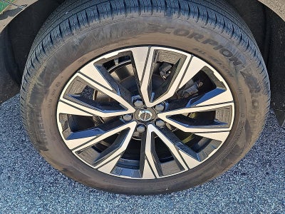 2023 Volvo XC60 B5 AWD Plus Dark Theme