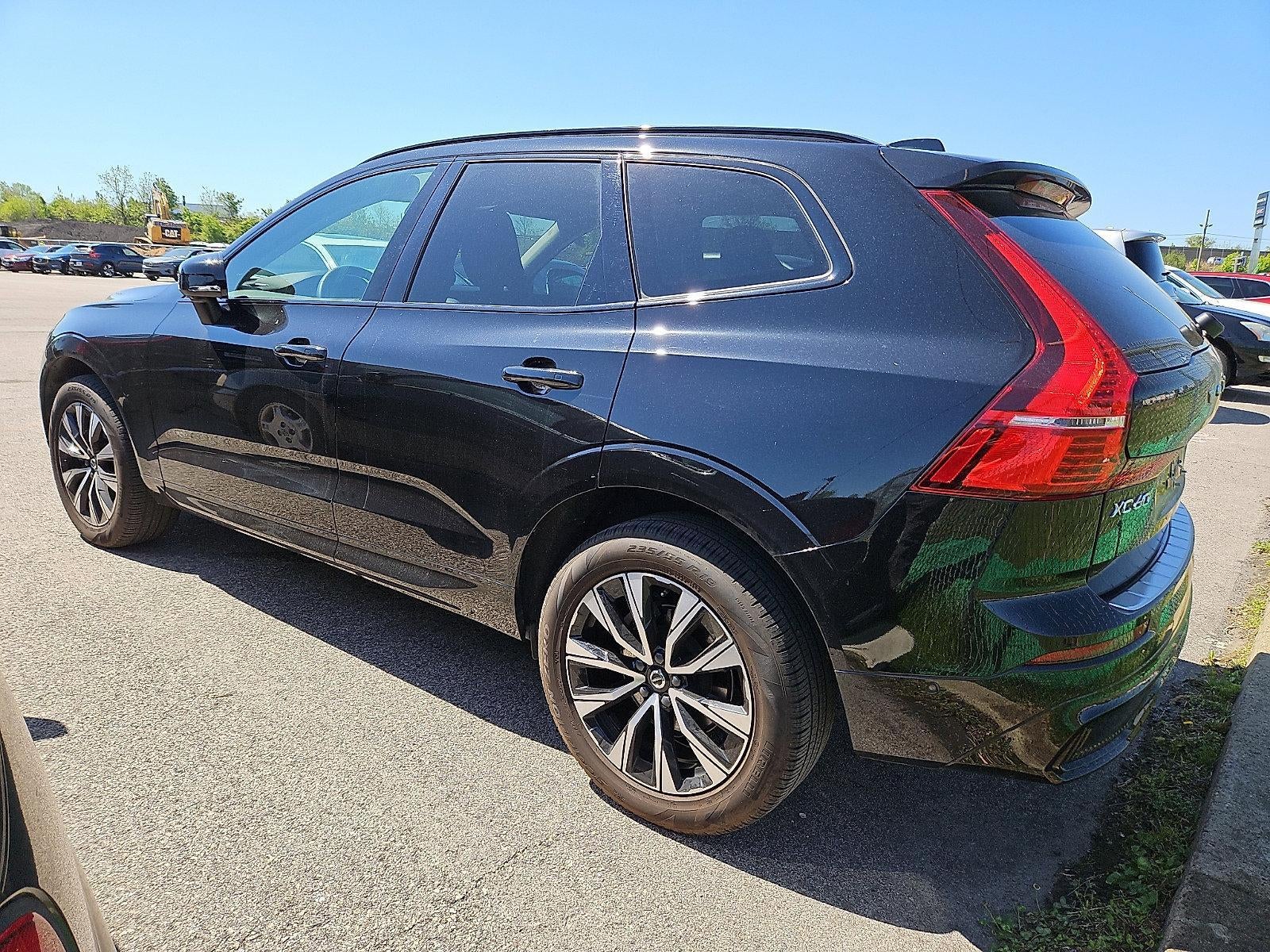 2023 Volvo XC60 B5 AWD Plus Dark Theme