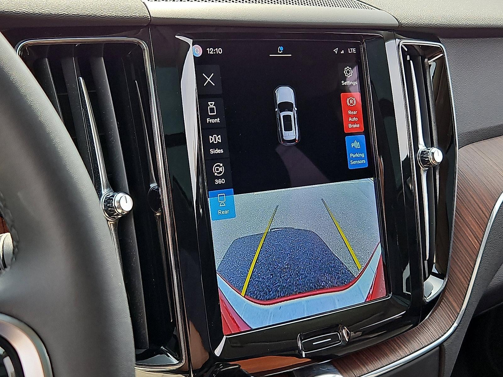 2023 Volvo XC60 B5 AWD Plus Dark Theme