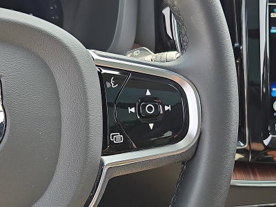 2023 Volvo XC60 B5 AWD Plus Dark Theme