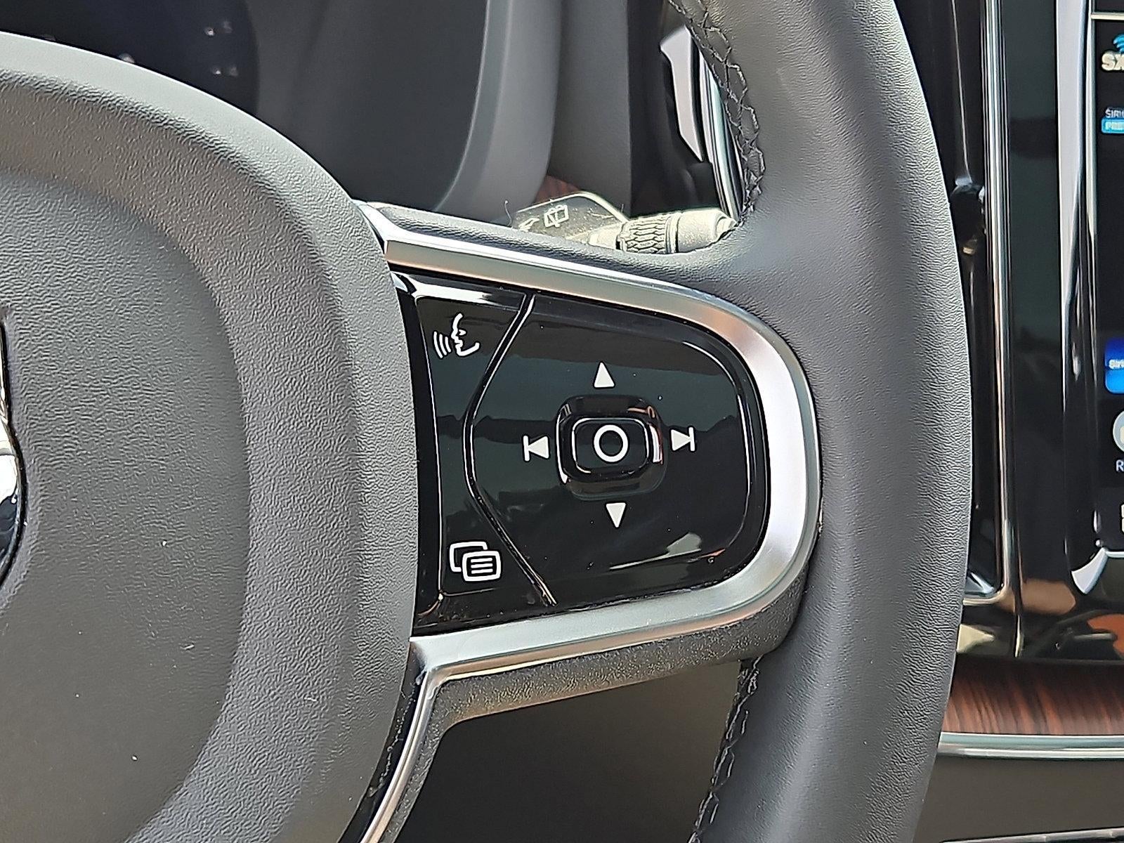 2023 Volvo XC60 B5 AWD Plus Dark Theme