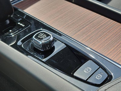 2023 Volvo XC60 B5 AWD Plus Dark Theme