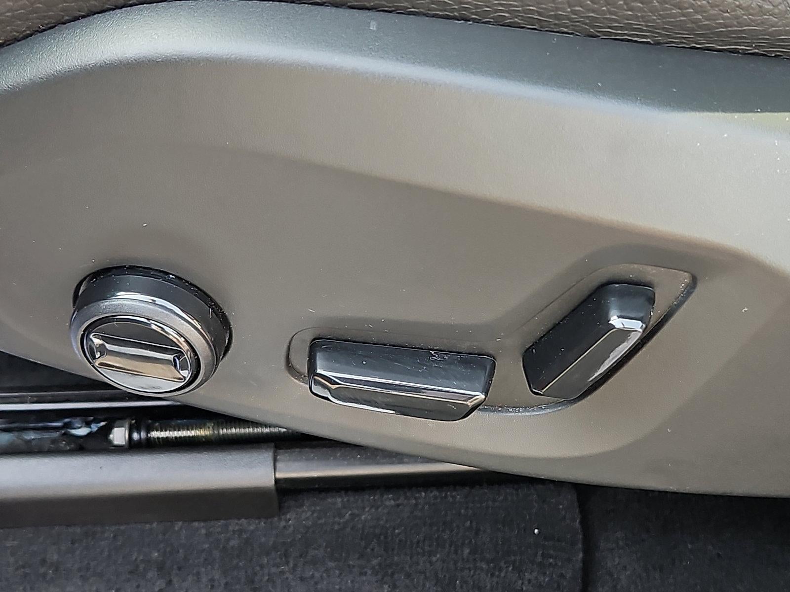 2023 Volvo XC60 B5 AWD Plus Dark Theme