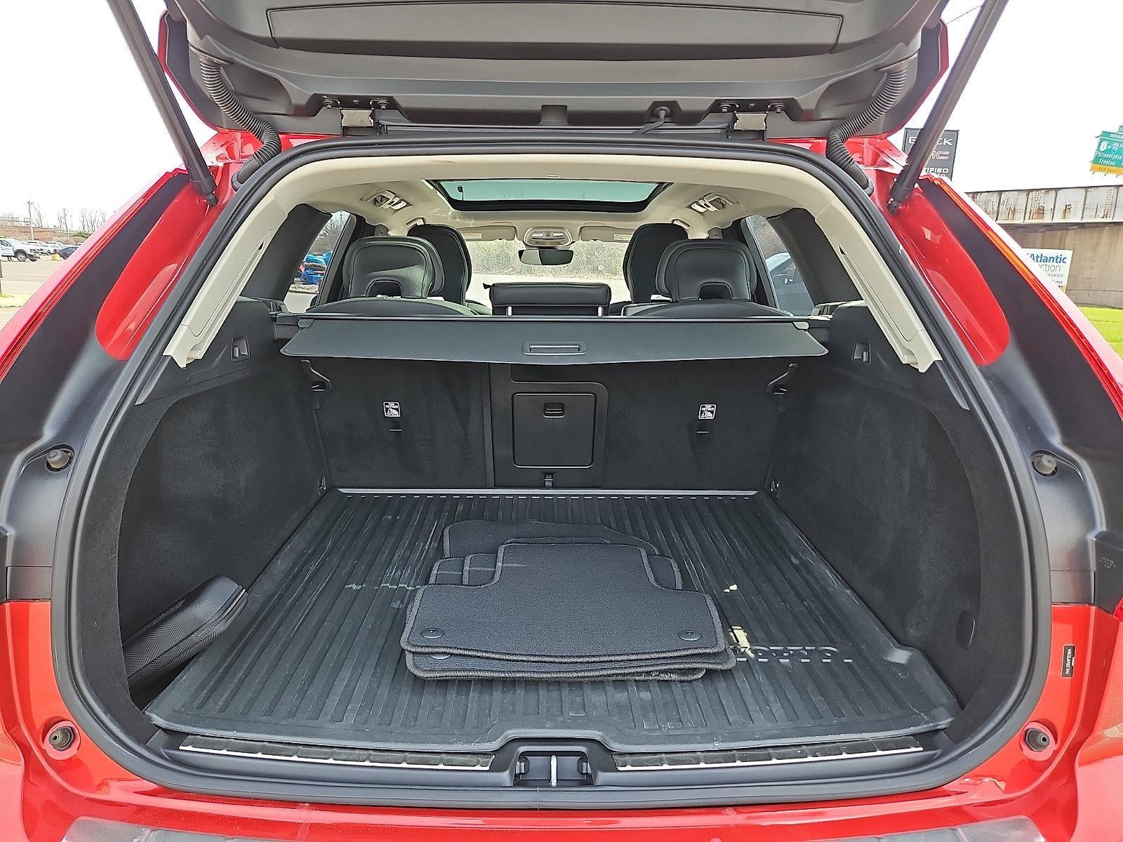 2023 Volvo XC60 B5 AWD Plus Dark Theme