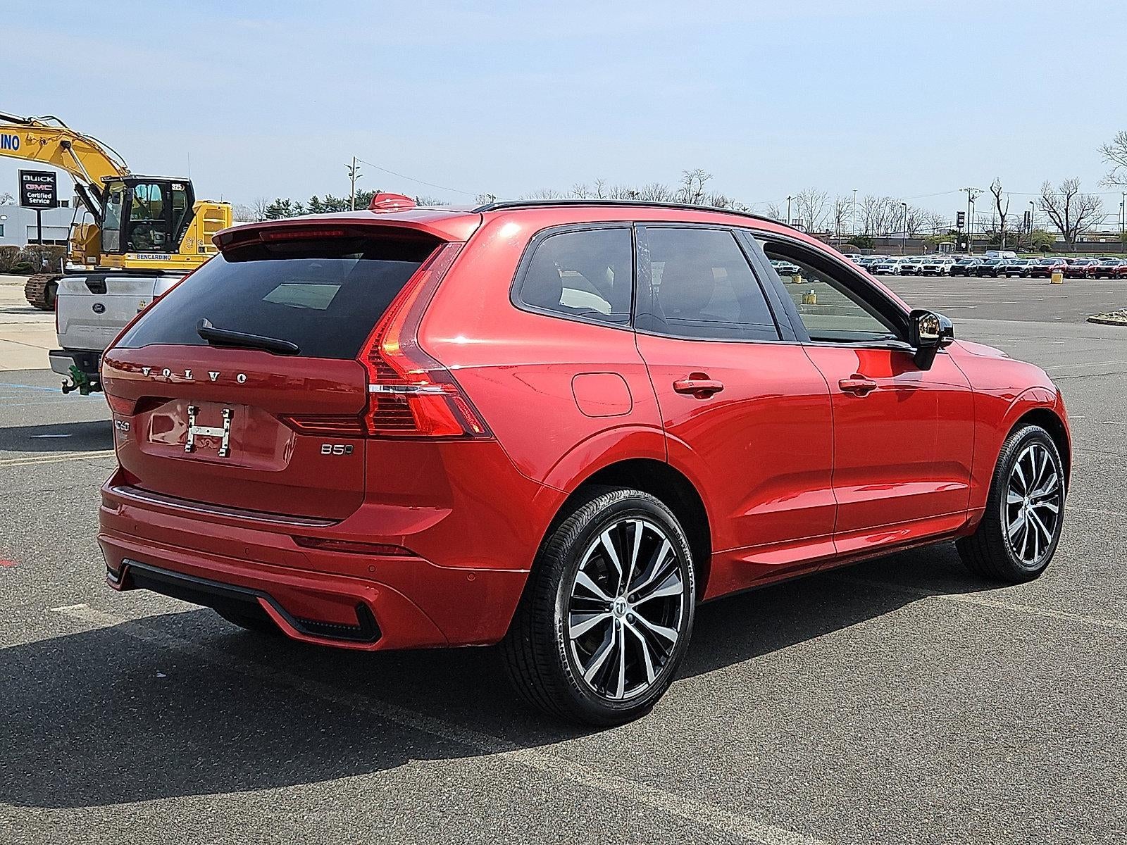 2023 Volvo XC60 B5 AWD Plus Dark Theme