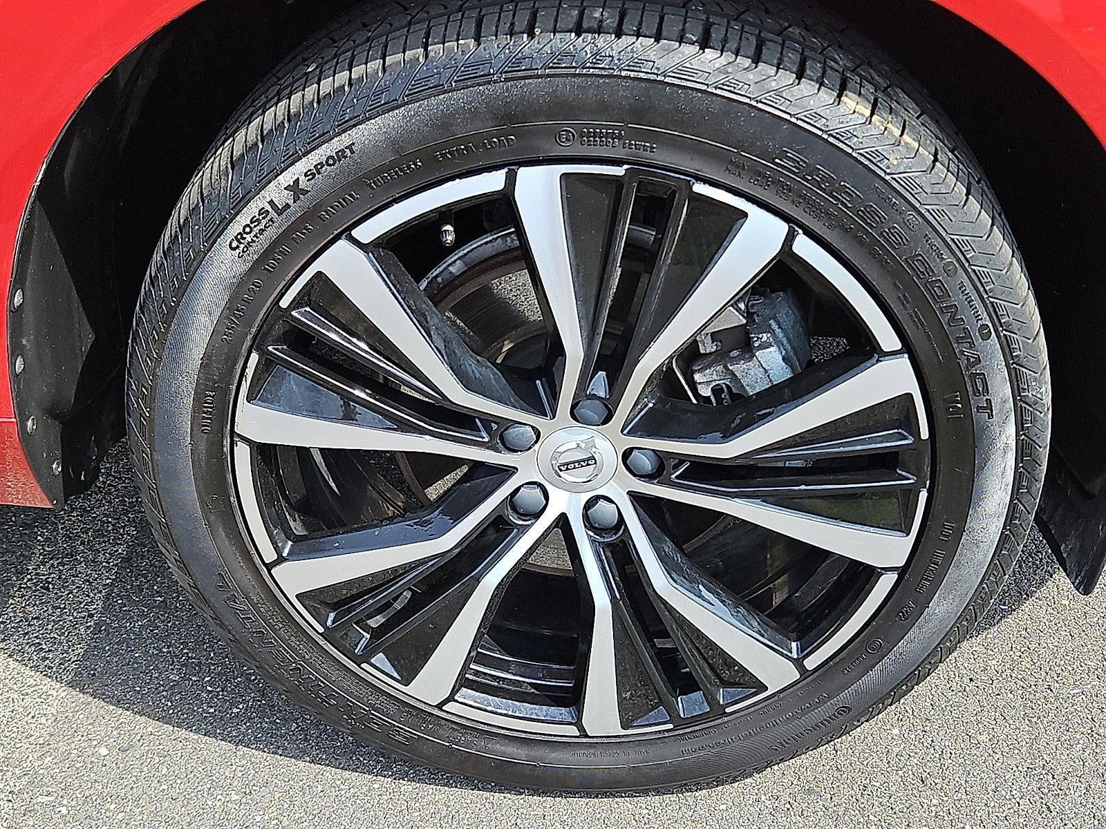 2023 Volvo XC60 B5 AWD Plus Dark Theme