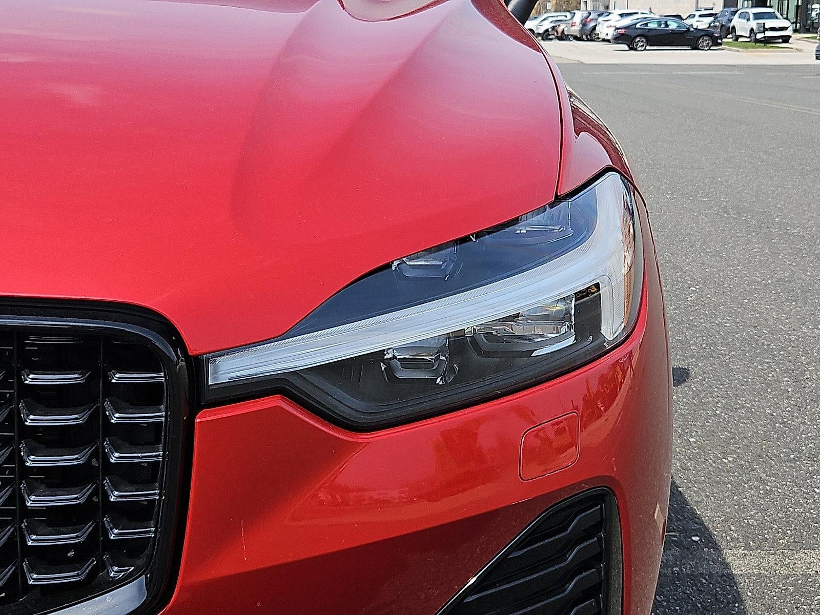 2023 Volvo XC60 B5 AWD Plus Dark Theme