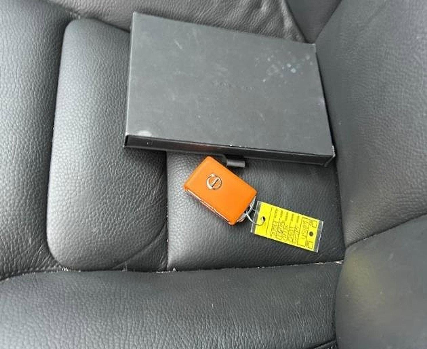 2023 Volvo XC60 B5 AWD Plus Dark Theme