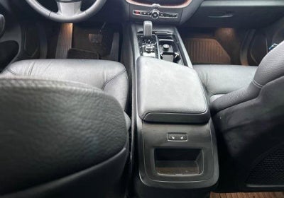 2023 Volvo XC60 B5 AWD Plus Dark Theme