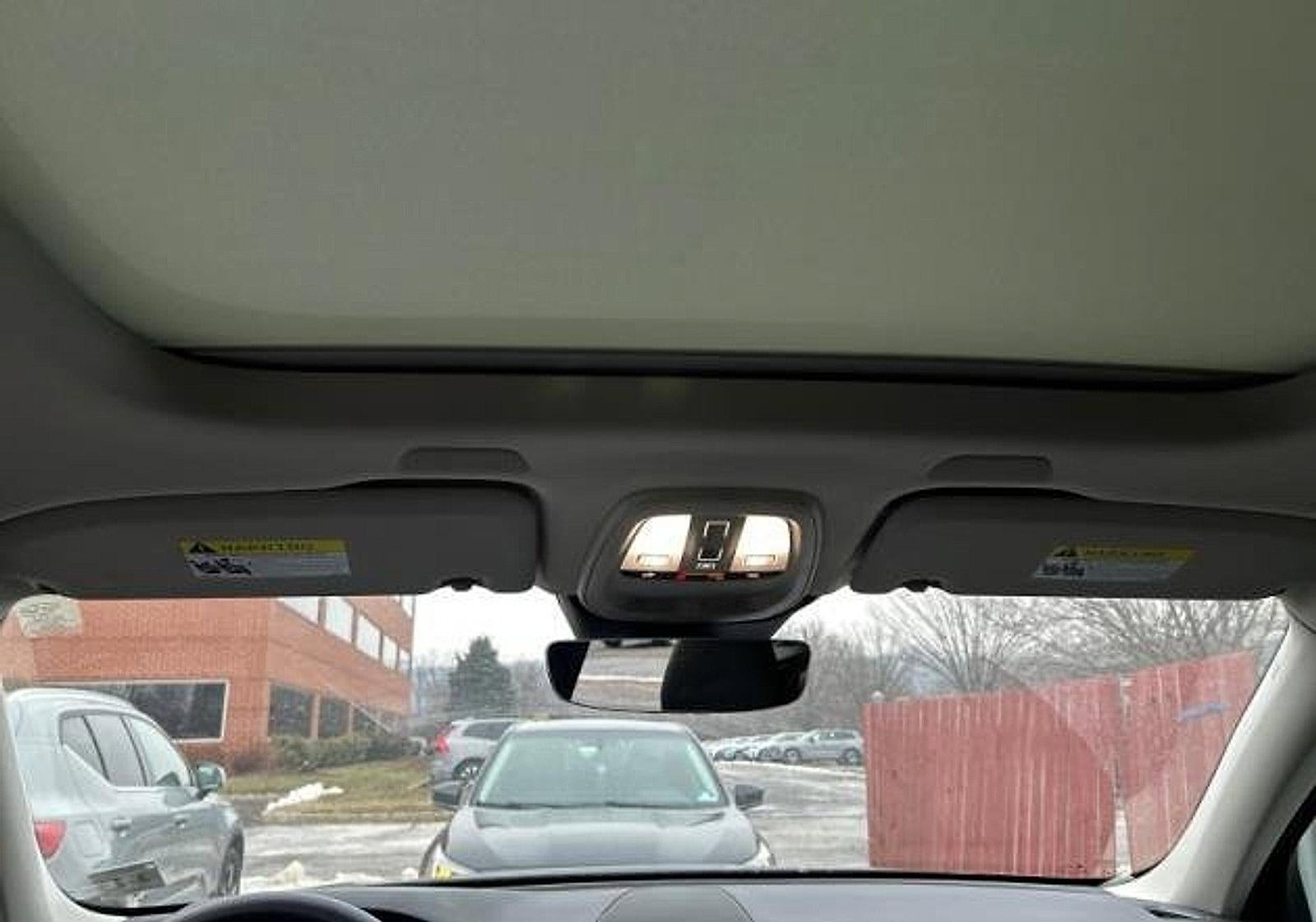 2023 Volvo XC60 B5 AWD Plus Dark Theme