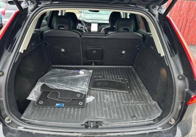 2023 Volvo XC60 B5 AWD Plus Dark Theme