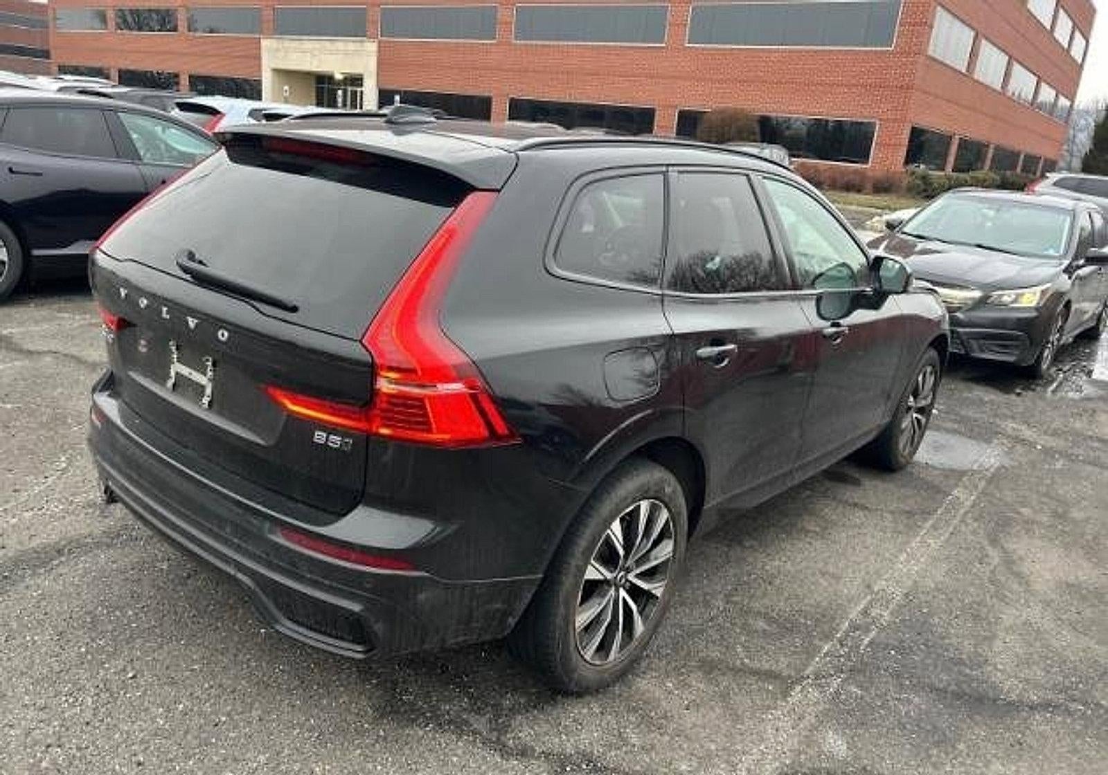 2023 Volvo XC60 B5 AWD Plus Dark Theme