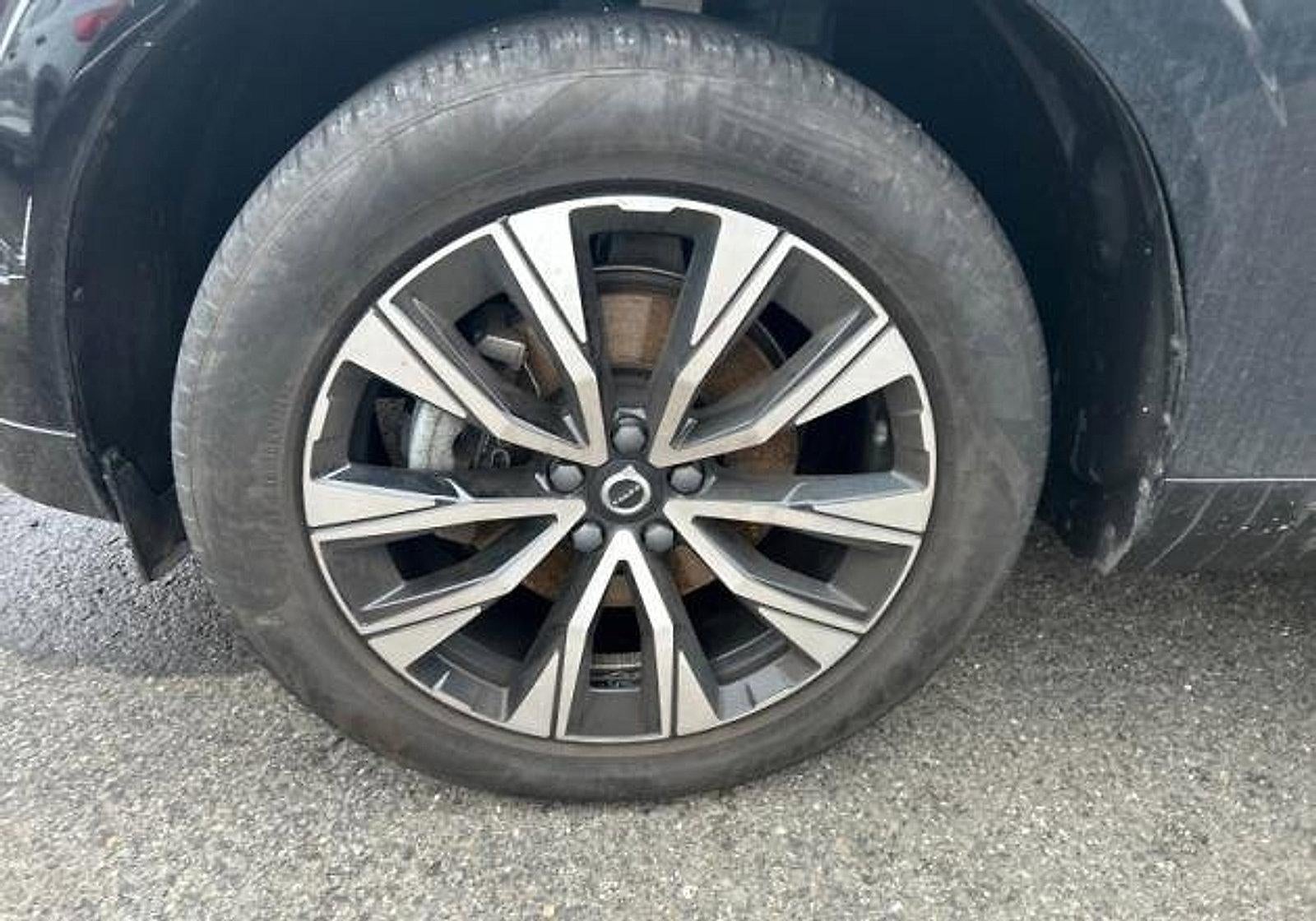 2023 Volvo XC60 B5 AWD Plus Dark Theme