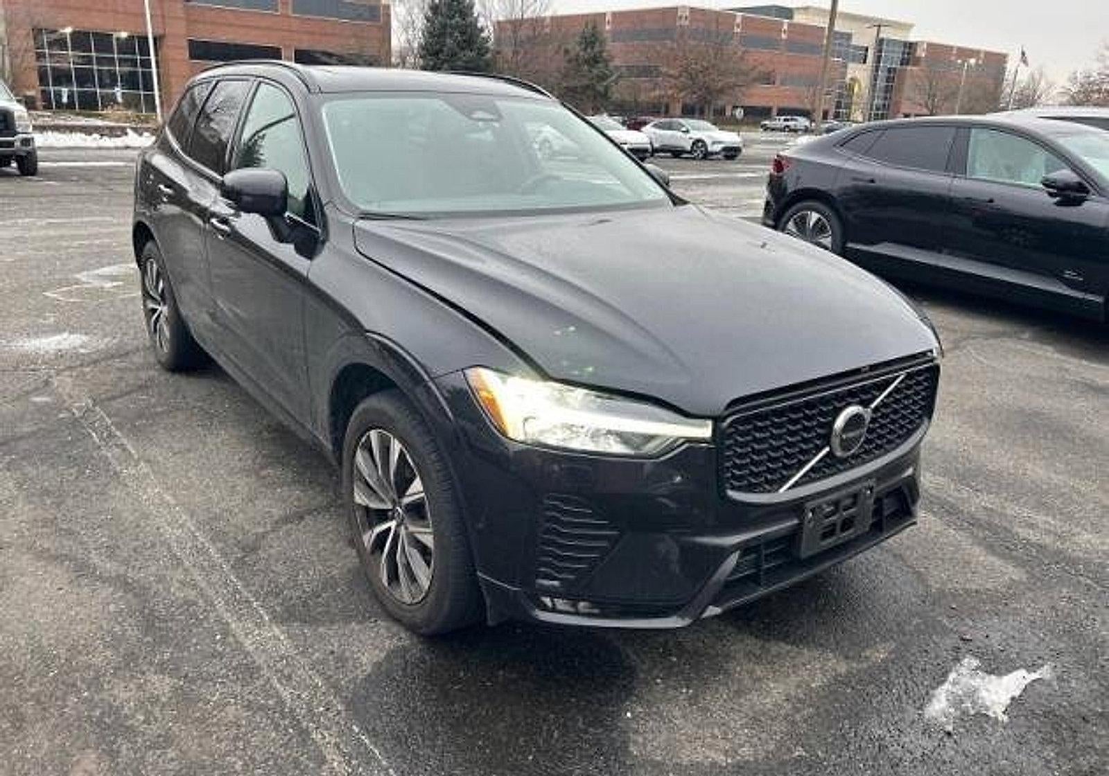 2023 Volvo XC60 B5 AWD Plus Dark Theme
