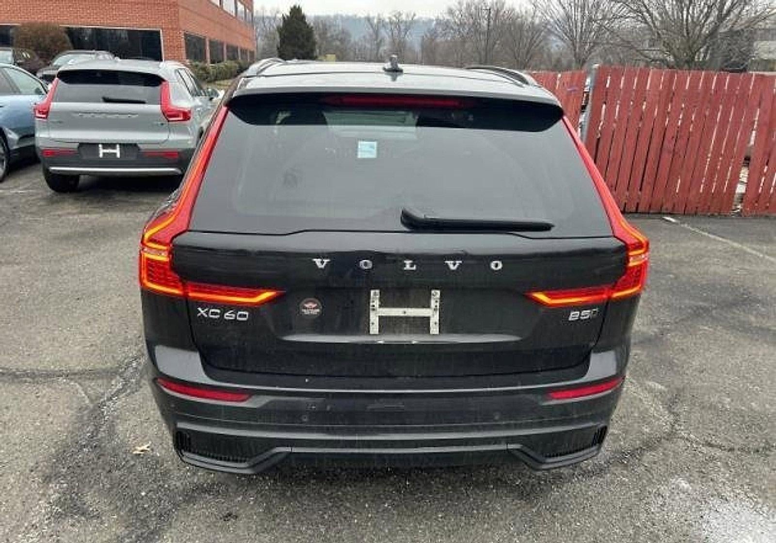 2023 Volvo XC60 B5 AWD Plus Dark Theme