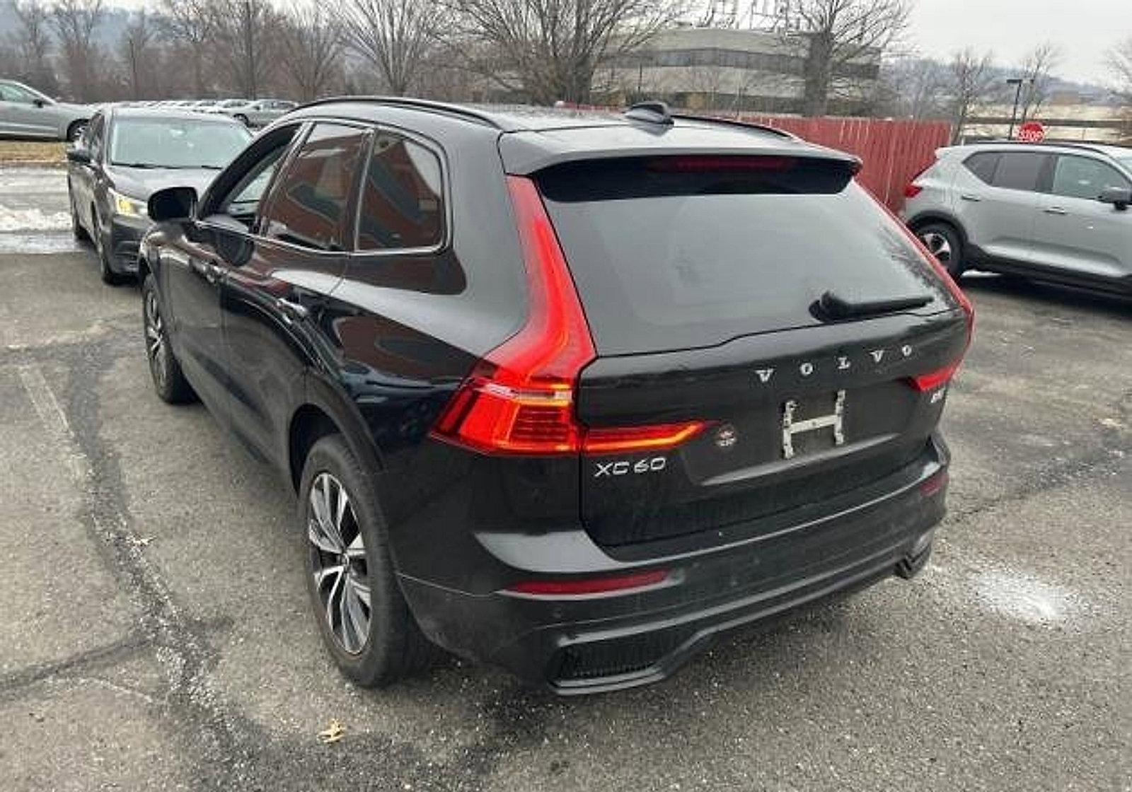 2023 Volvo XC60 B5 AWD Plus Dark Theme