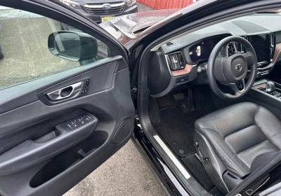 2023 Volvo XC60 B5 AWD Plus Dark Theme