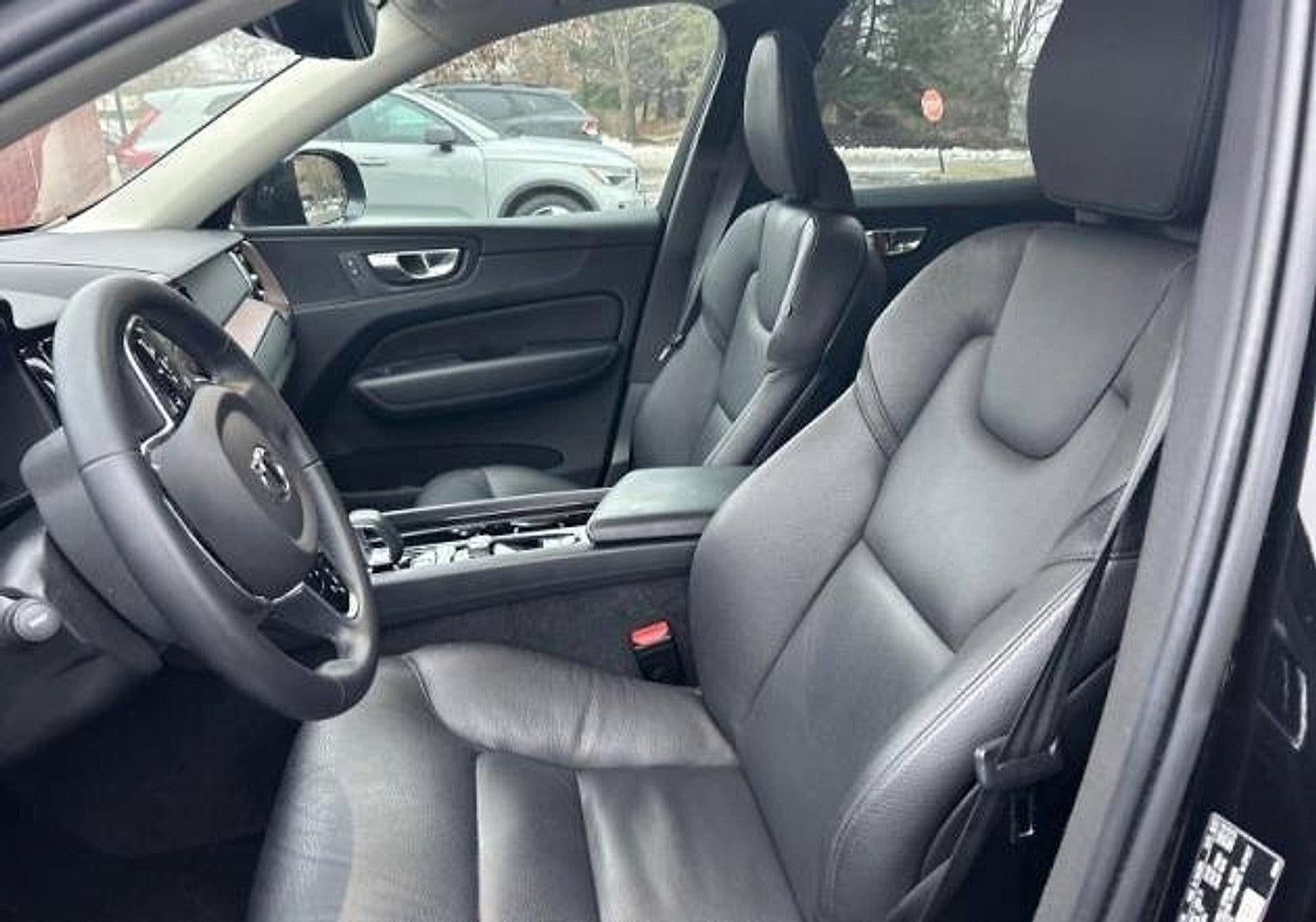 2023 Volvo XC60 B5 AWD Plus Dark Theme