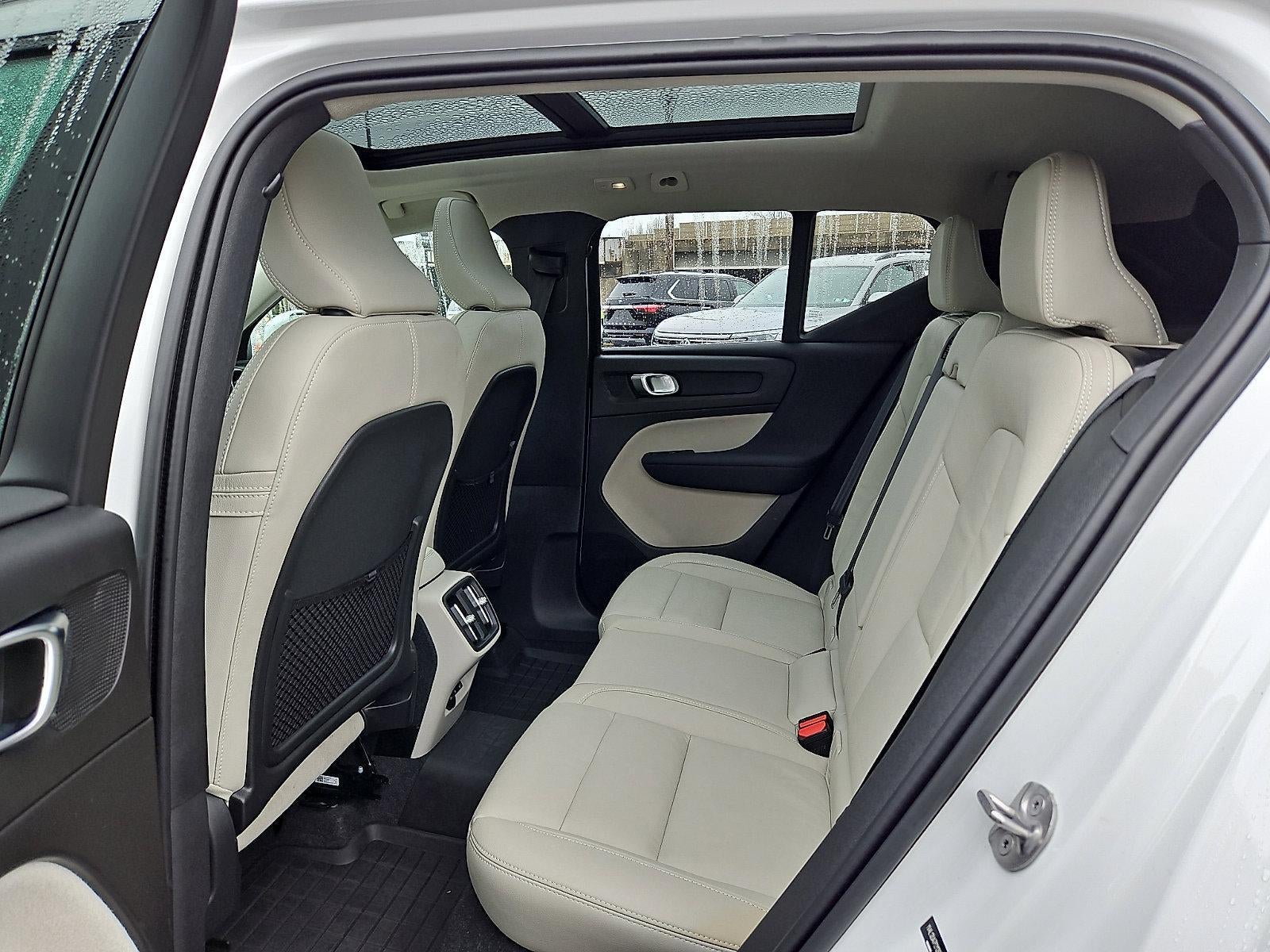 2023 Volvo XC40 B5 AWD Ultimate Bright Theme