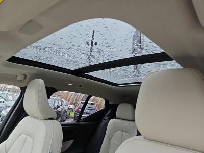 2023 Volvo XC40 B5 AWD Ultimate Bright Theme