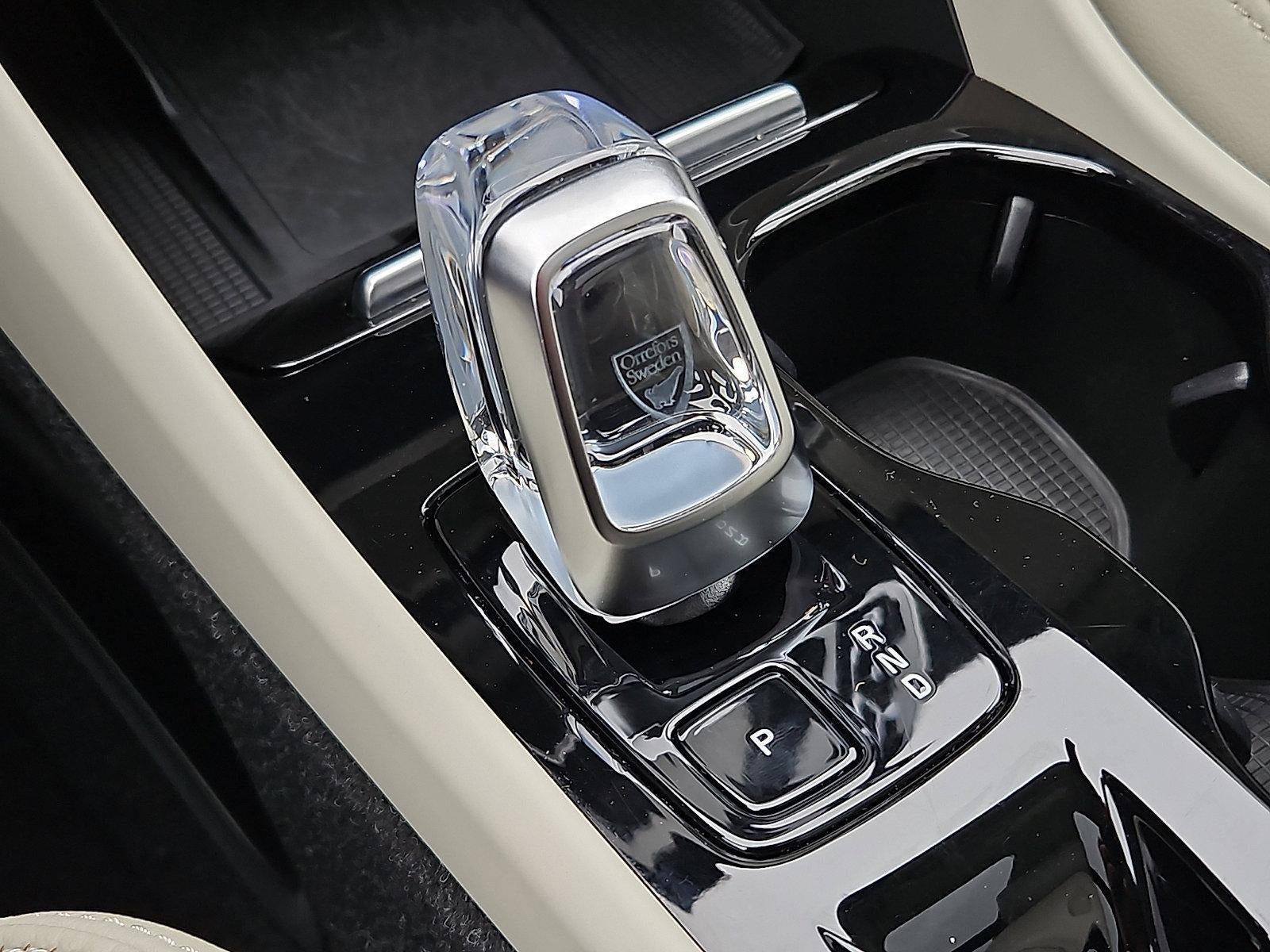 2023 Volvo XC40 B5 AWD Ultimate Bright Theme