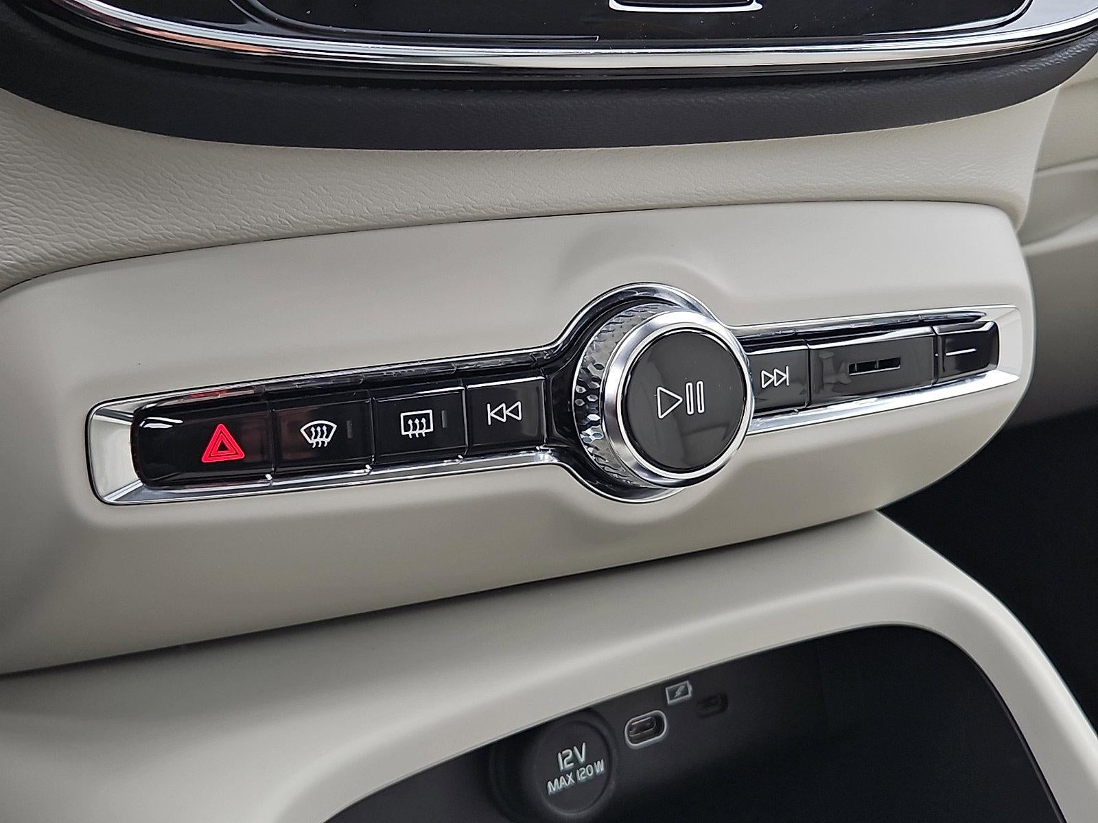 2023 Volvo XC40 B5 AWD Ultimate Bright Theme