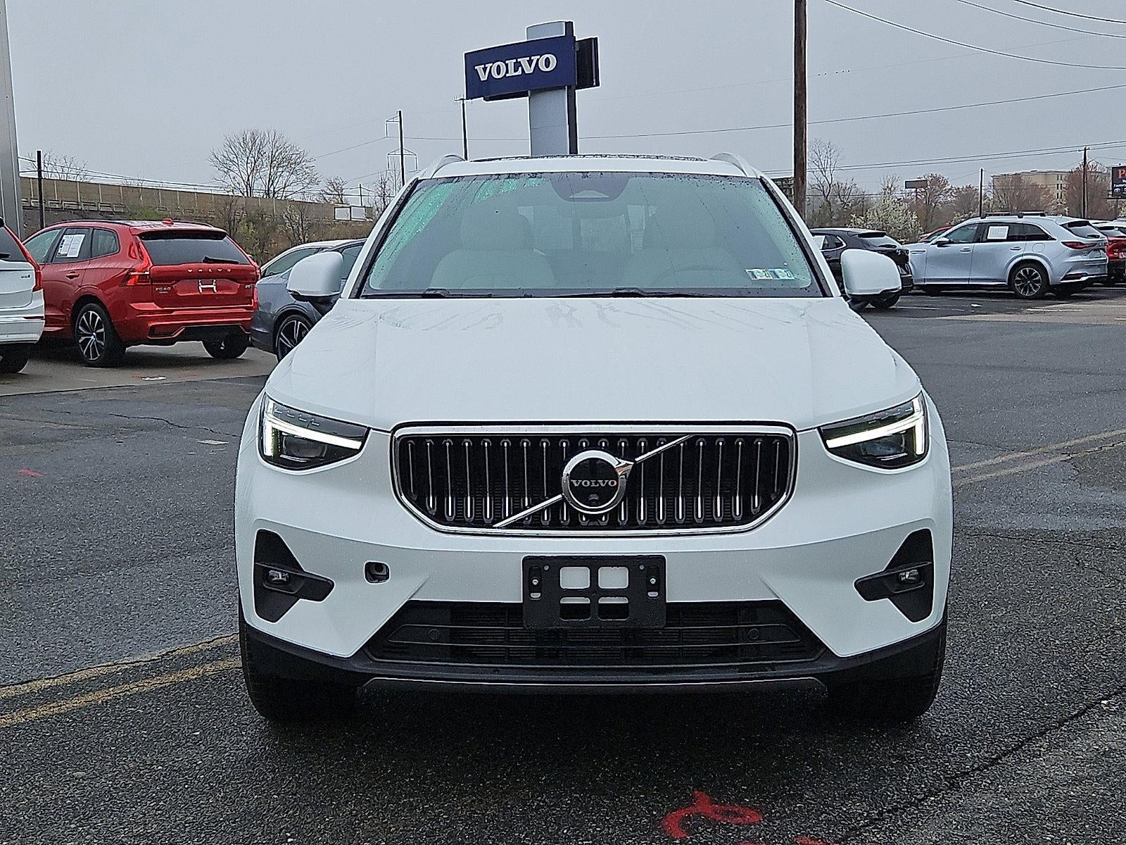 2023 Volvo XC40 B5 AWD Ultimate Bright Theme