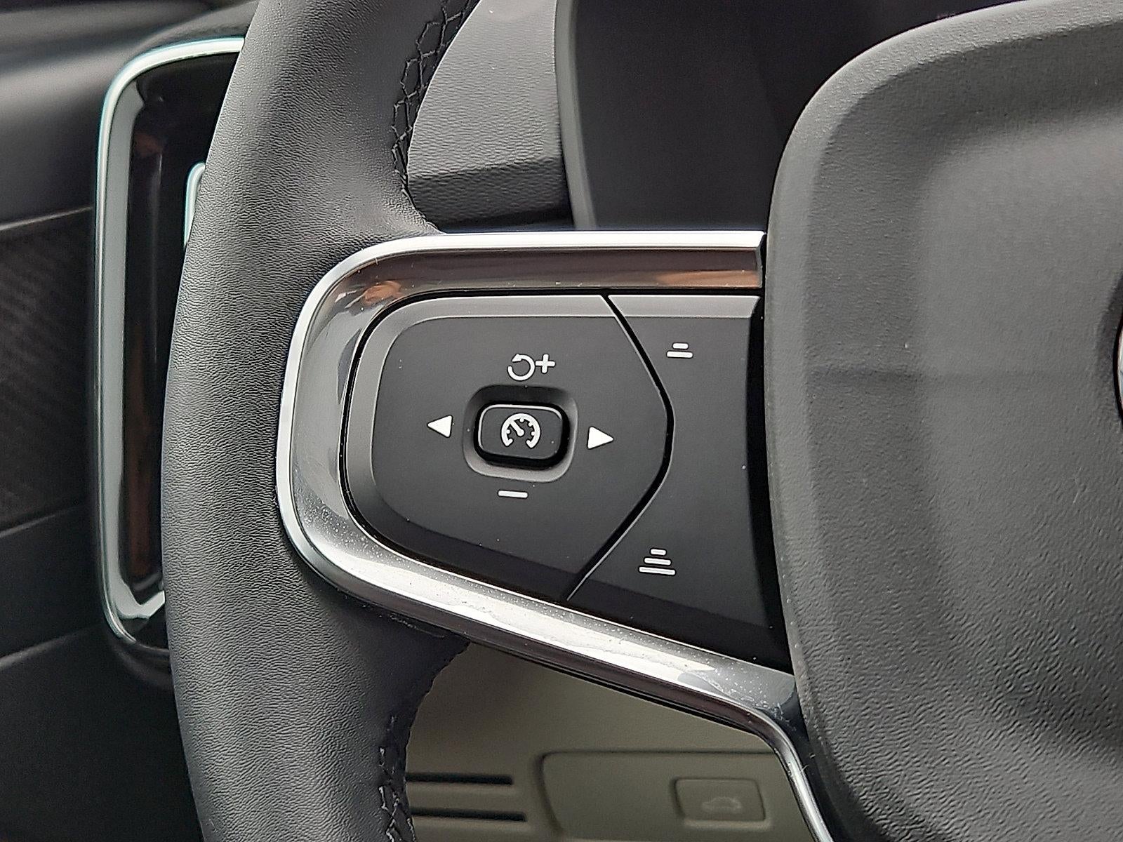 2023 Volvo XC40 B5 AWD Ultimate Bright Theme