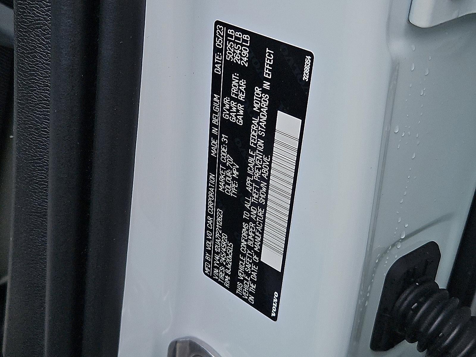 2023 Volvo XC40 B5 AWD Ultimate Bright Theme