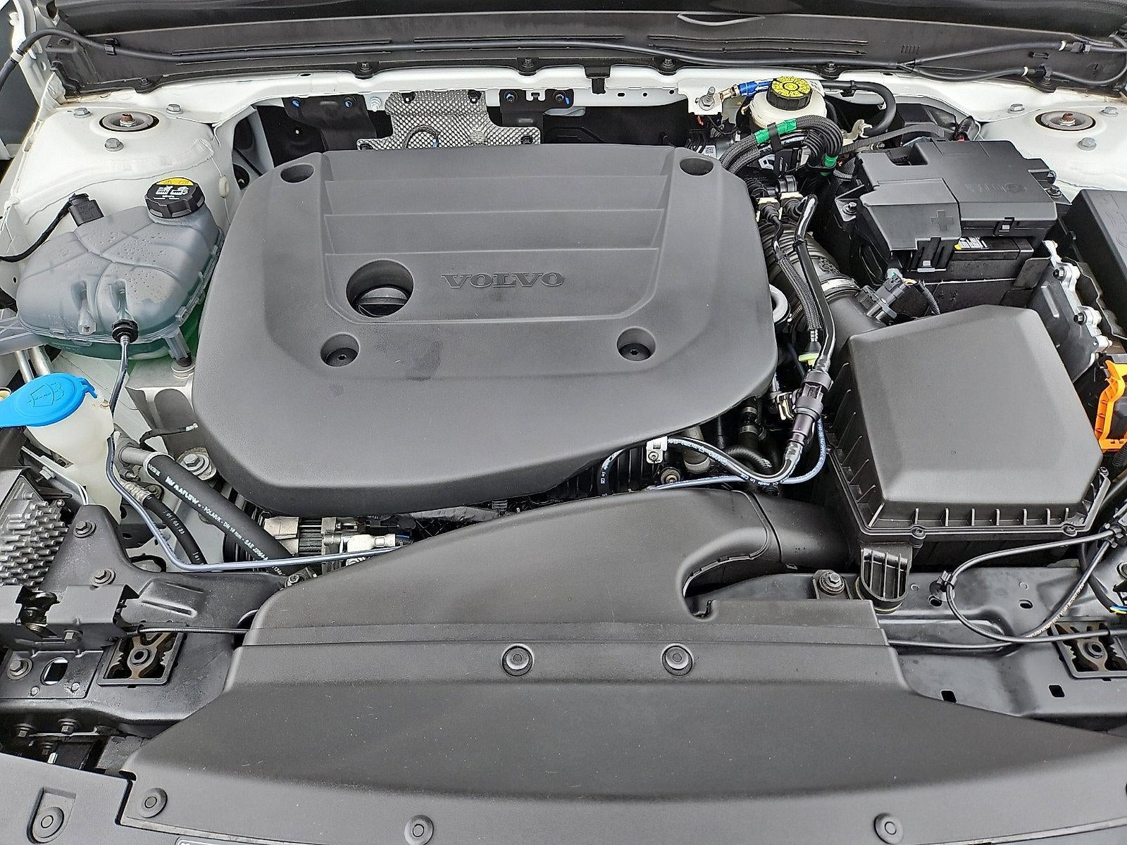 2023 Volvo XC40 B5 AWD Ultimate Bright Theme