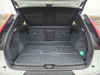 2023 Volvo XC40 B5 AWD Ultimate Bright Theme